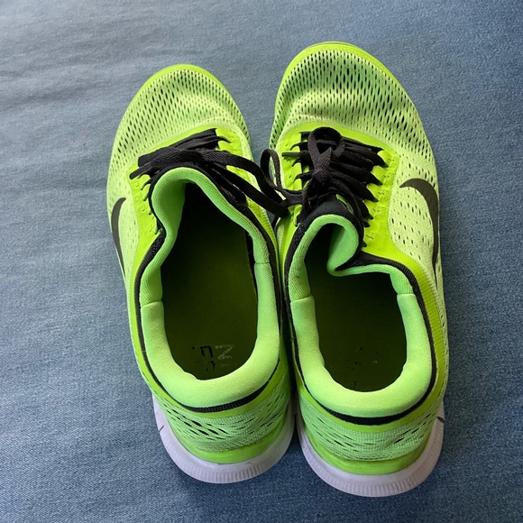 Men’s Nike free running shoes - Picture 4 of 5